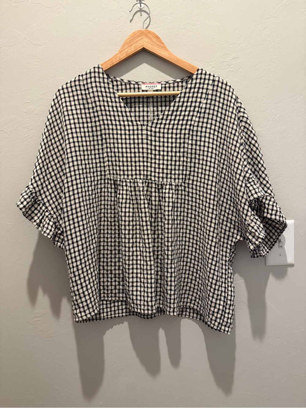 ANDREE BY UNIT Black & White Gingham V-Neck Peasant Blouse